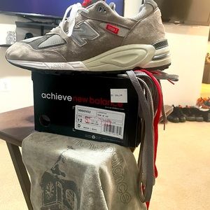 990v2 Red *Worn Twice” like new box,bag,4 strings, size 12 deal at $70 orig $185